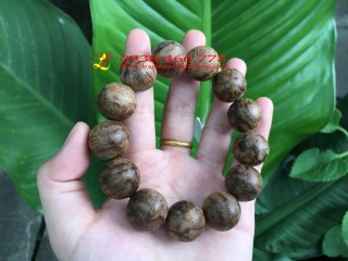 Vòng tay trầm hương quầng Malay
